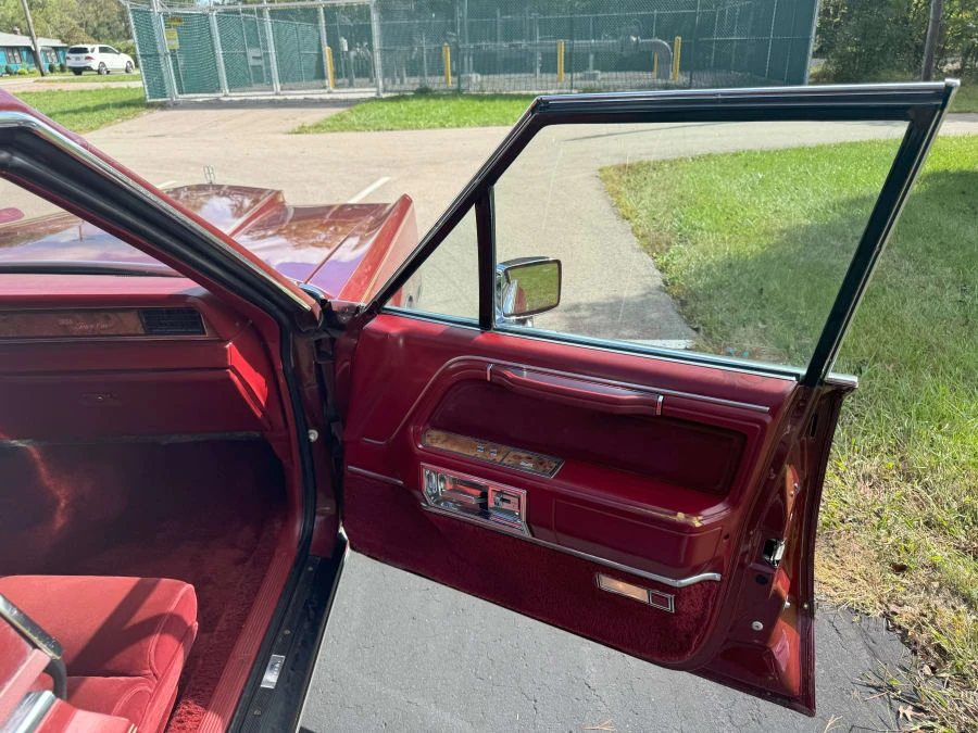 1986 Lincoln Town Car - Image 18 of 20