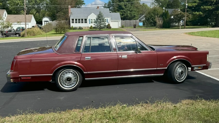 1986 Lincoln Town Car - Image 2 of 20