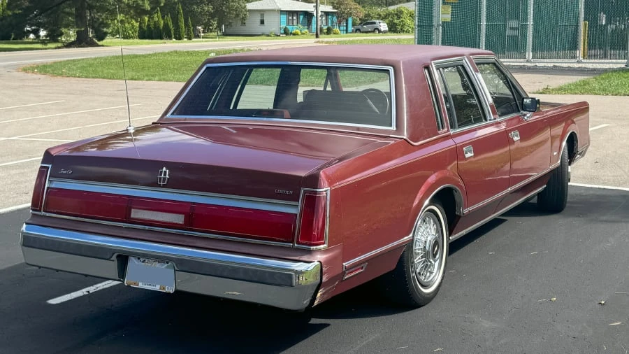 1986 Lincoln Town Car - Image 3 of 20