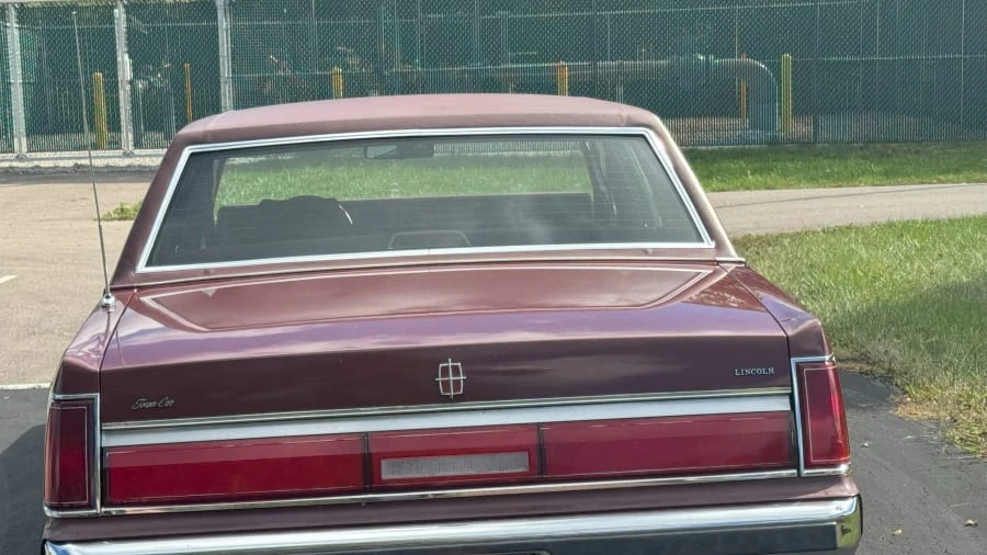 1986 Lincoln Town Car - Image 5 of 20