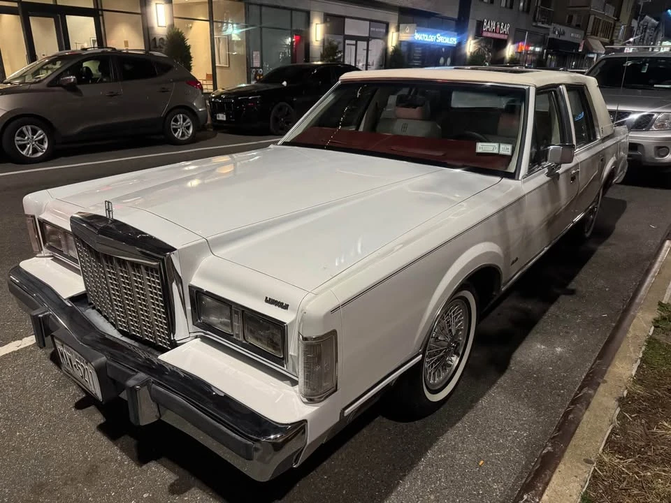1986 Lincoln Town Car - Image 2 of 15