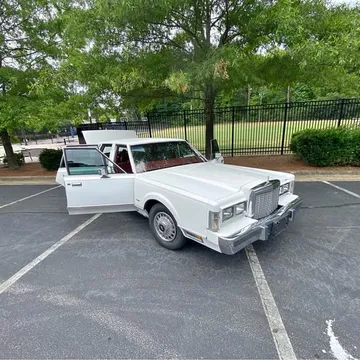 1986 Lincoln Town Car Signature Sedan 4D