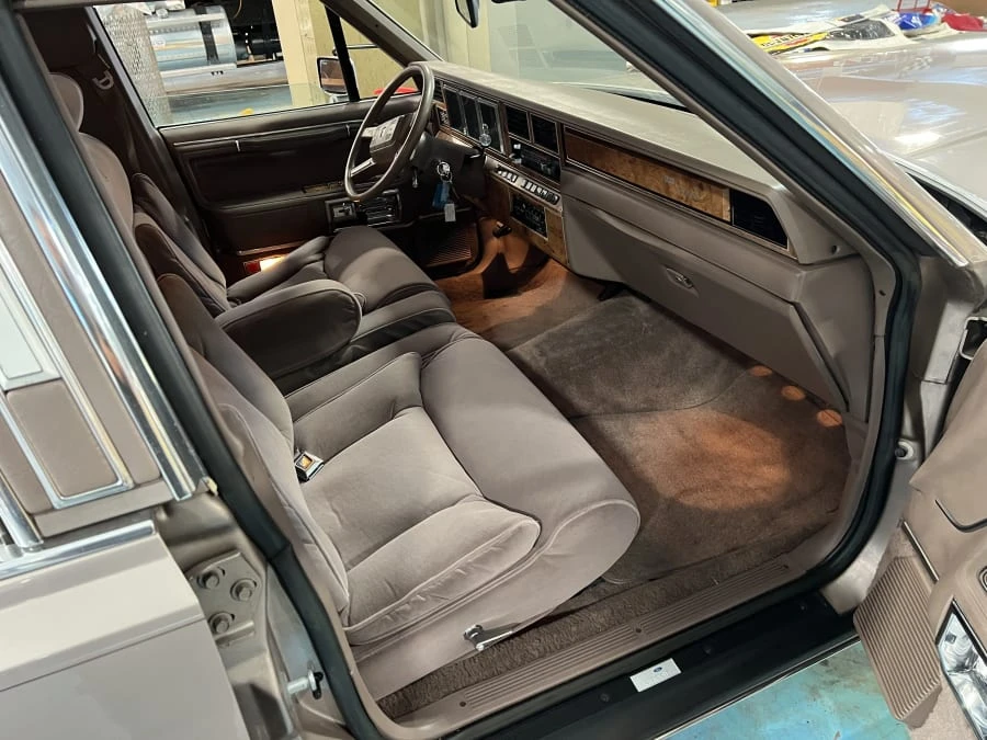 1986 Lincoln Town Car - Image 8 of 11