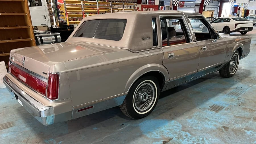 1986 Lincoln Town Car - Image 4 of 11
