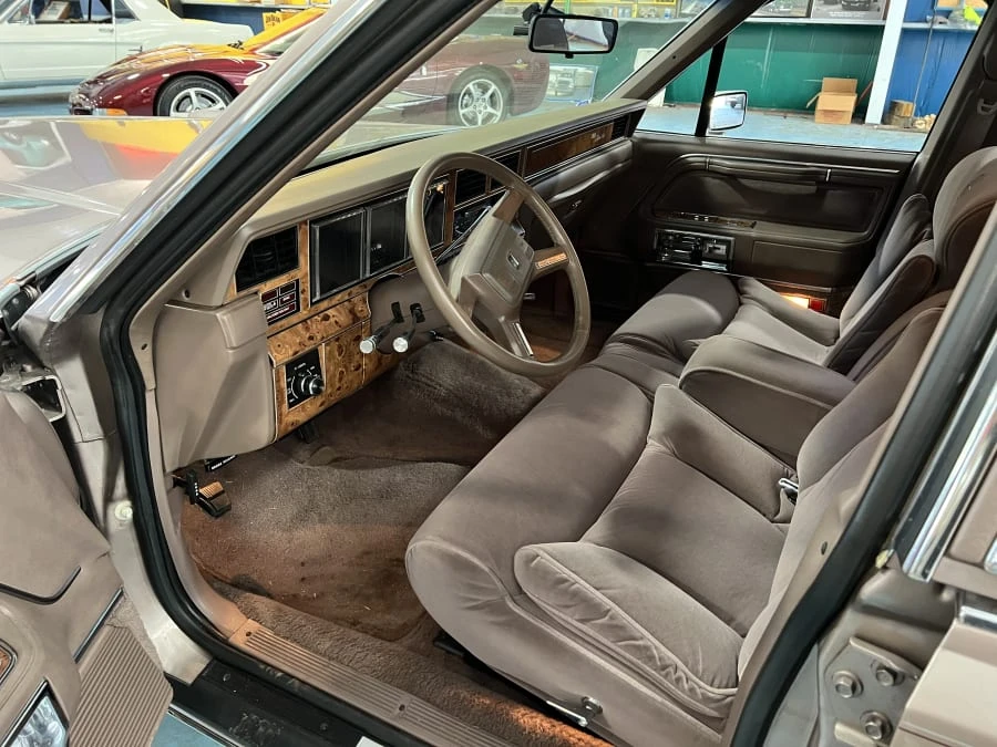 1986 Lincoln Town Car - Image 7 of 11