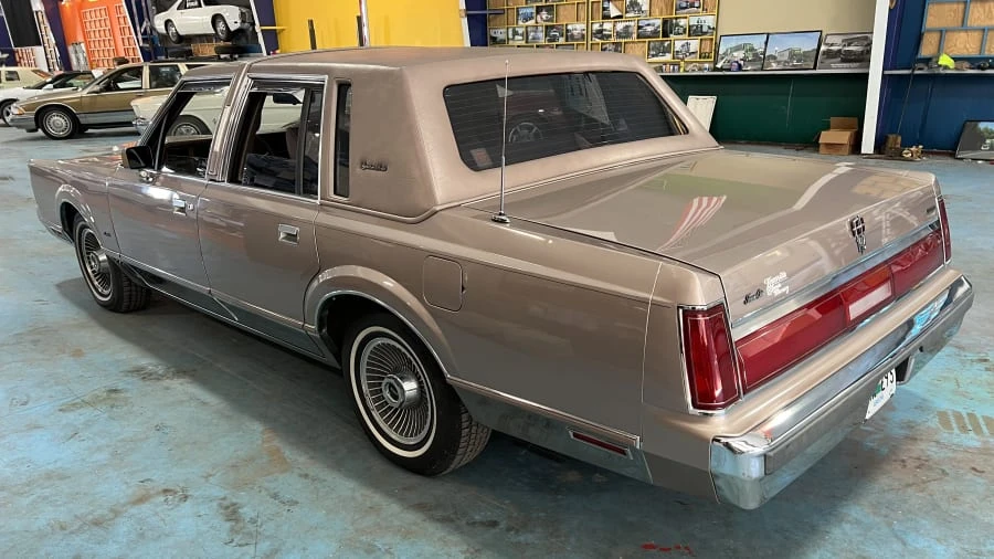 1986 Lincoln Town Car - Image 2 of 11