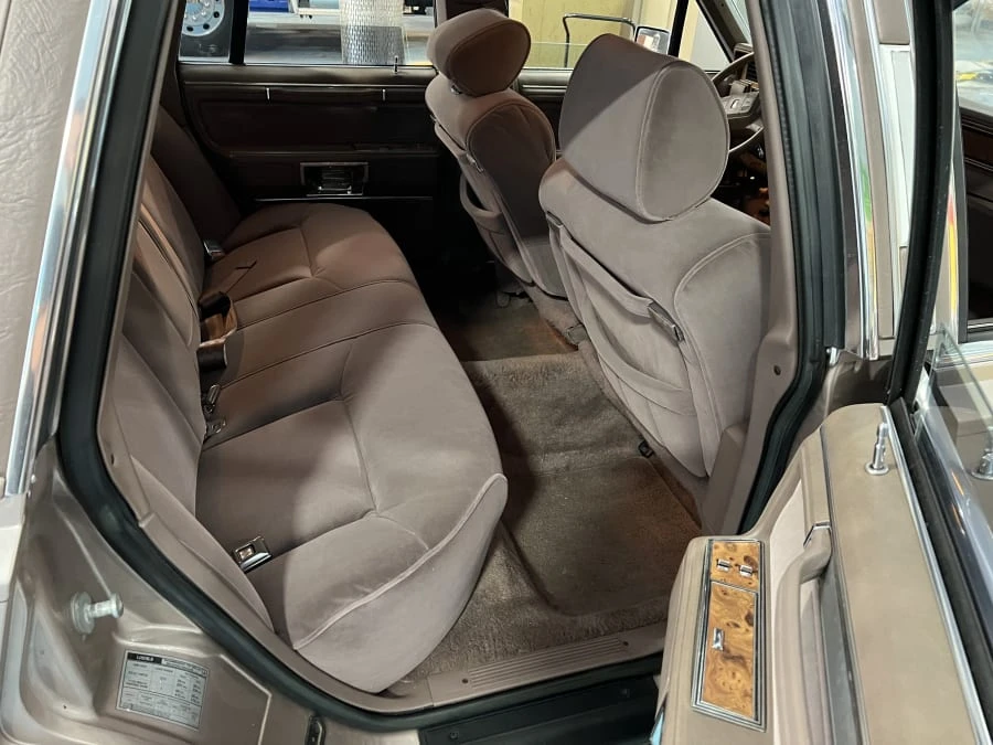 1986 Lincoln Town Car - Image 5 of 11