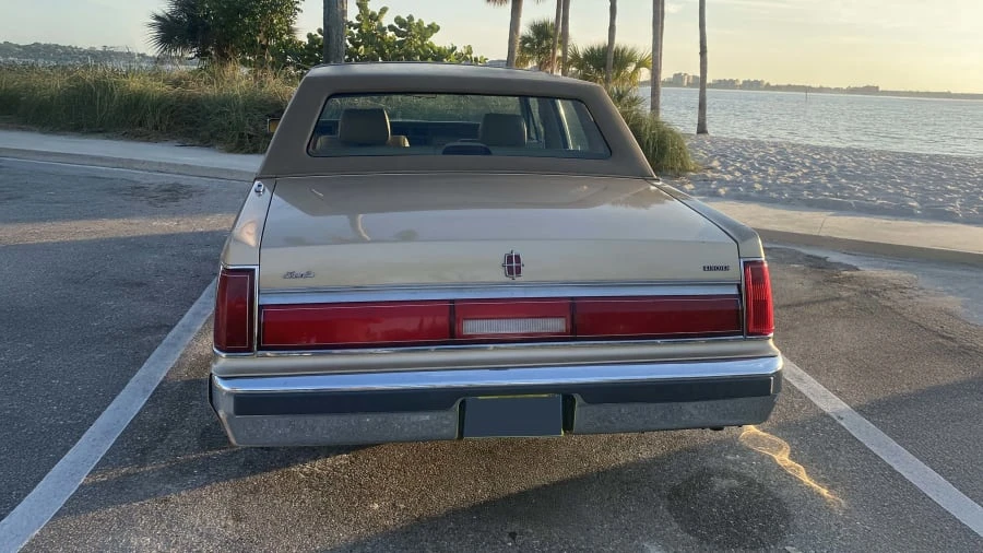 1986 Lincoln Town Car - Image 4 of 9
