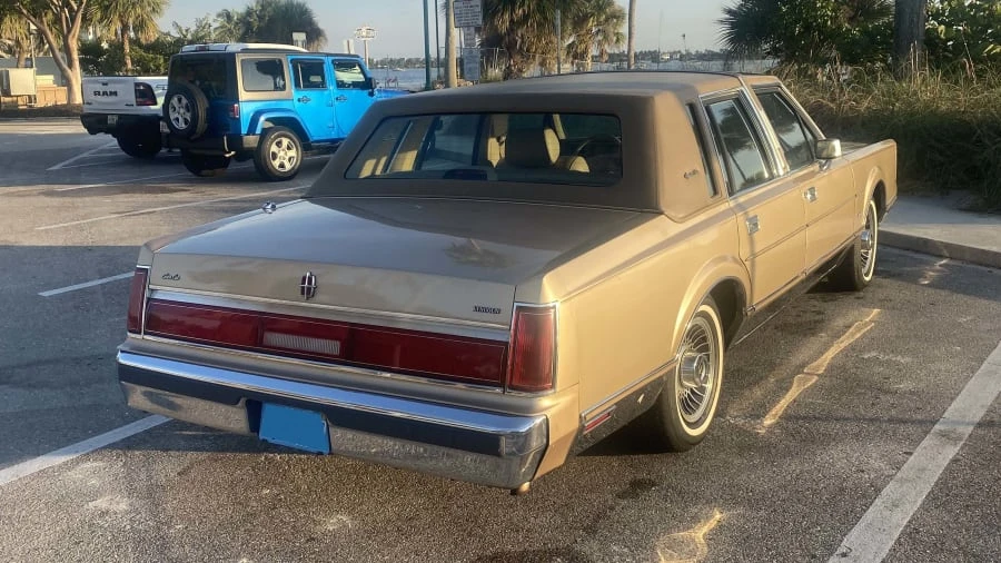1986 Lincoln Town Car - Image 2 of 9