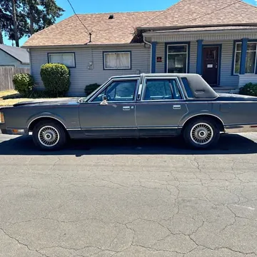 1986 Lincoln Town Car Signature Series