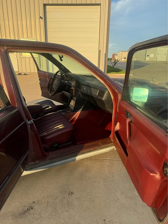 1986 Mercedes-Benz 190E - Image 13 of 17