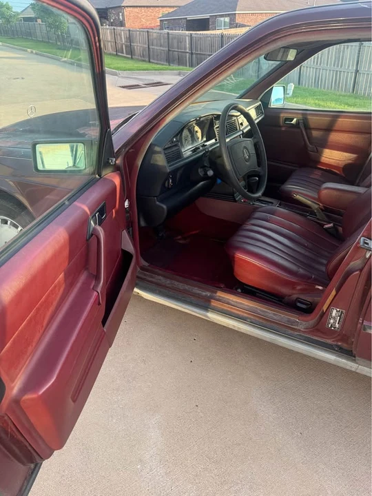 1986 Mercedes-Benz 190E - Image 10 of 17
