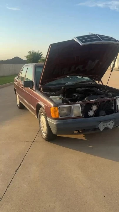 1986 Mercedes-Benz 190E - Image 17 of 17