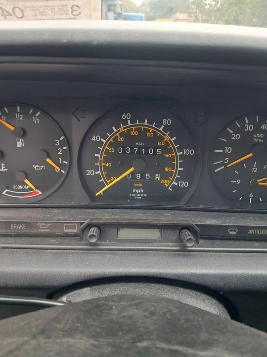 1986 Mercedes-Benz 190E - Image 3 of 9