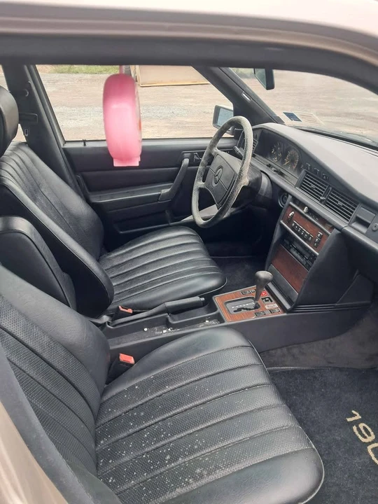 1986 Mercedes-Benz 190E - Image 4 of 9