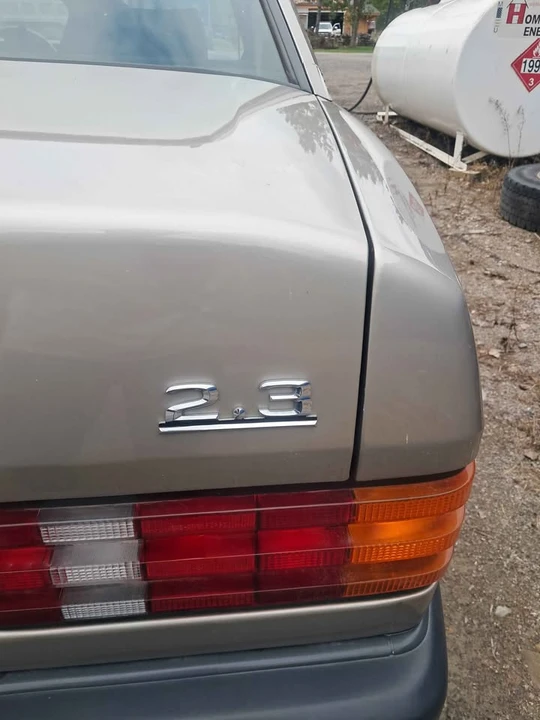 1986 Mercedes-Benz 190E - Image 6 of 9