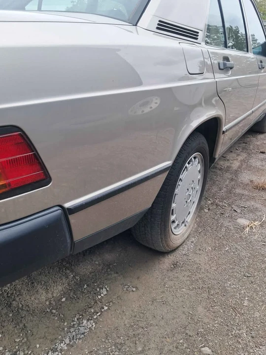 1986 Mercedes-Benz 190E - Image 5 of 9