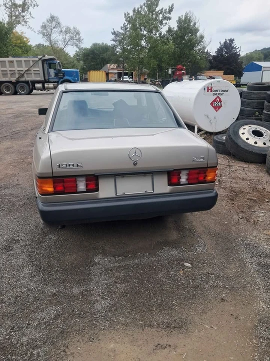1986 Mercedes-Benz 190E - Image 2 of 9