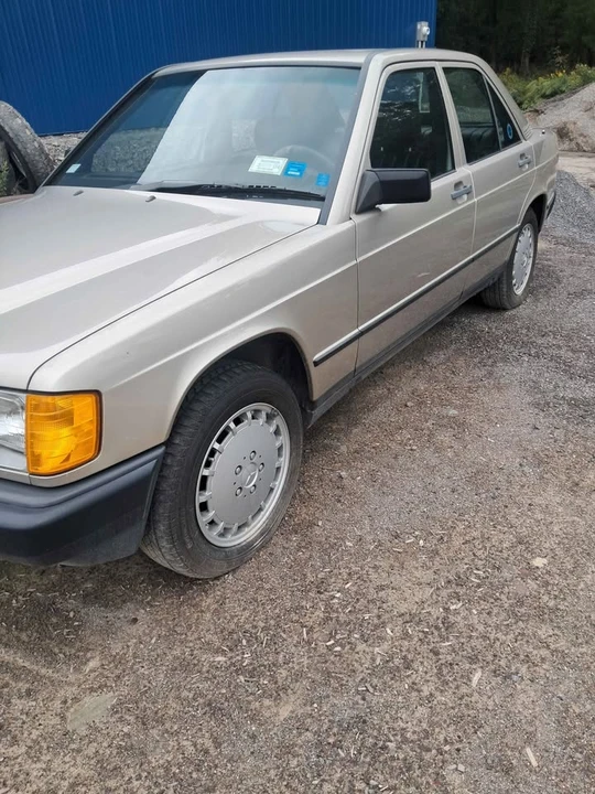 1986 Mercedes-Benz 190E - Image 7 of 9