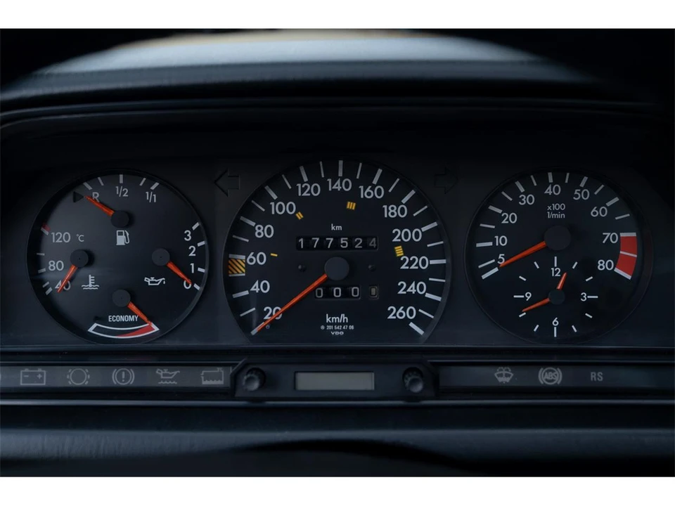 1986 Mercedes-Benz R107 SL-Class - Image 8 of 11
