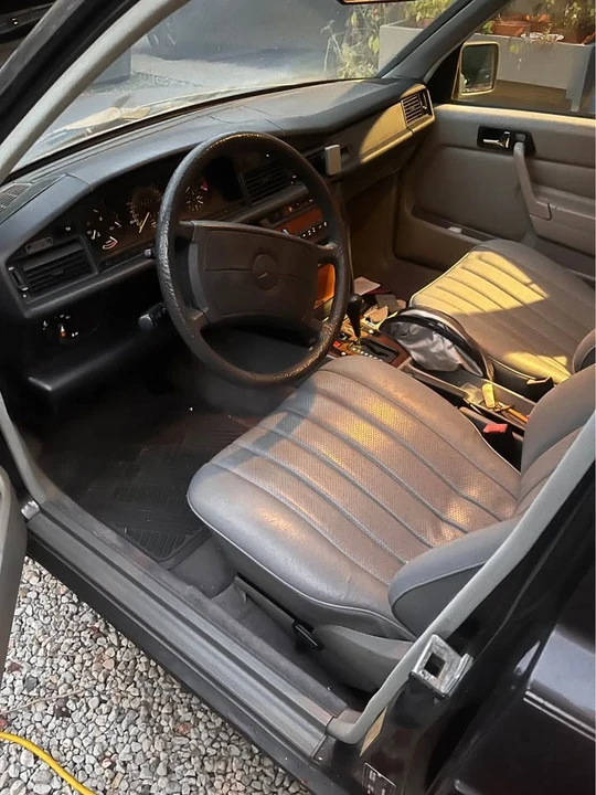 1986 Mercedes-Benz 190E - Image 13 of 14