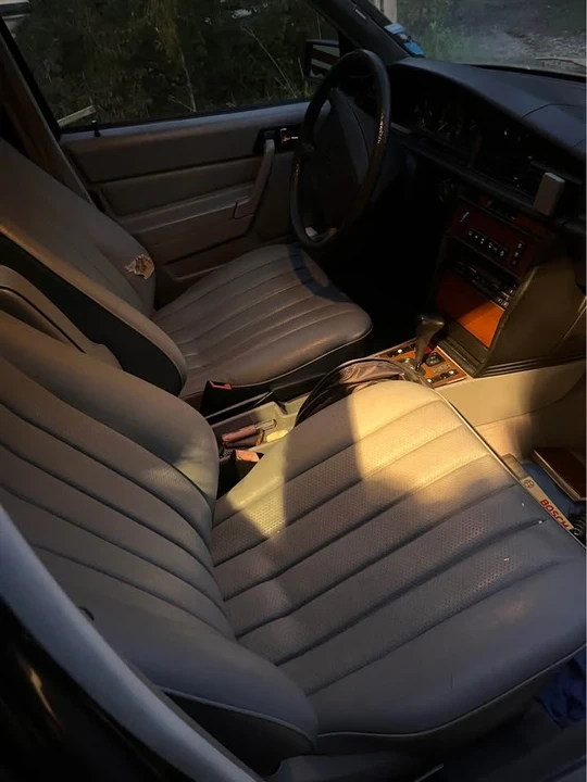 1986 Mercedes-Benz 190E - Image 11 of 14
