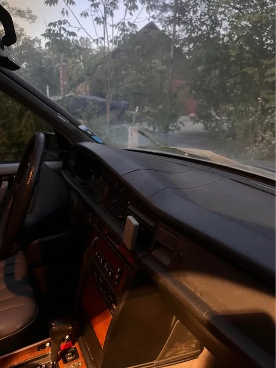 1986 Mercedes-Benz 190E - Image 10 of 14