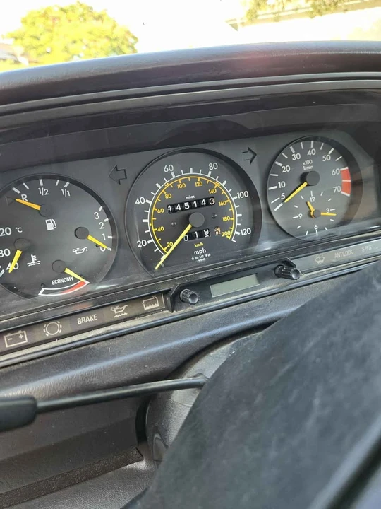 1986 Mercedes-Benz 190E - Image 11 of 15