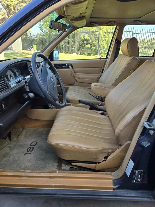 1986 Mercedes-Benz 190E - Image 14 of 15