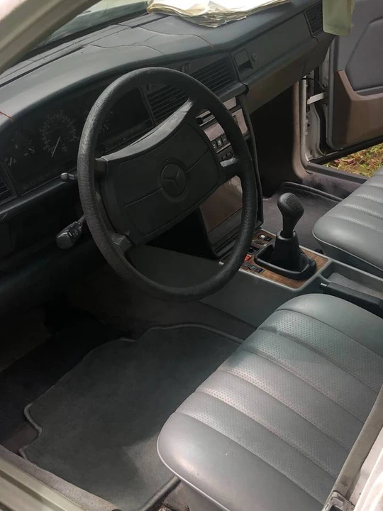 1986 Mercedes-Benz 190E - Image 13 of 22