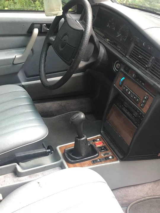 1986 Mercedes-Benz 190E - Image 21 of 22