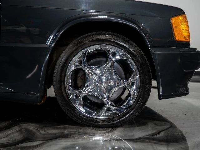 1986 Mercedes-Benz 190E 2.3-16 & 2.5-16 - Image 10 of 21