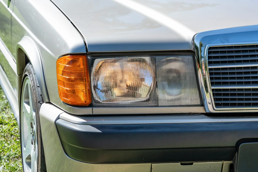 1986 Mercedes-Benz 190E 2.3-16 & 2.5-16 - Image 12 of 31