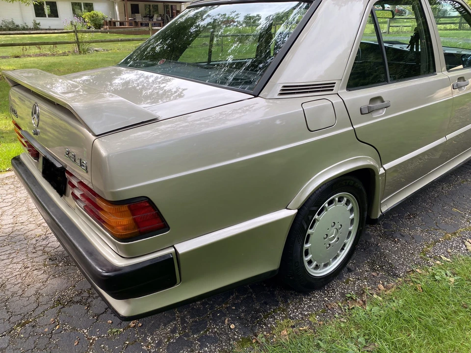1986 Mercedes-Benz 190E 2.3-16 & 2.5-16 - Image 30 of 31