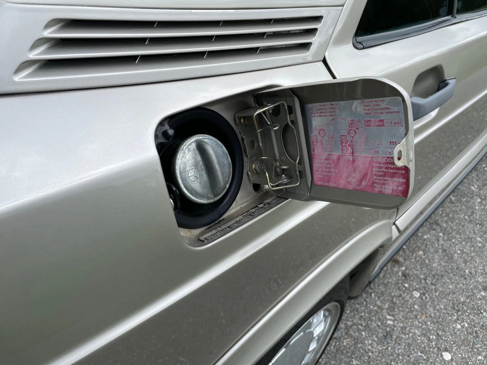 1986 Mercedes-Benz 190E 2.3-16 & 2.5-16 - Image 24 of 31