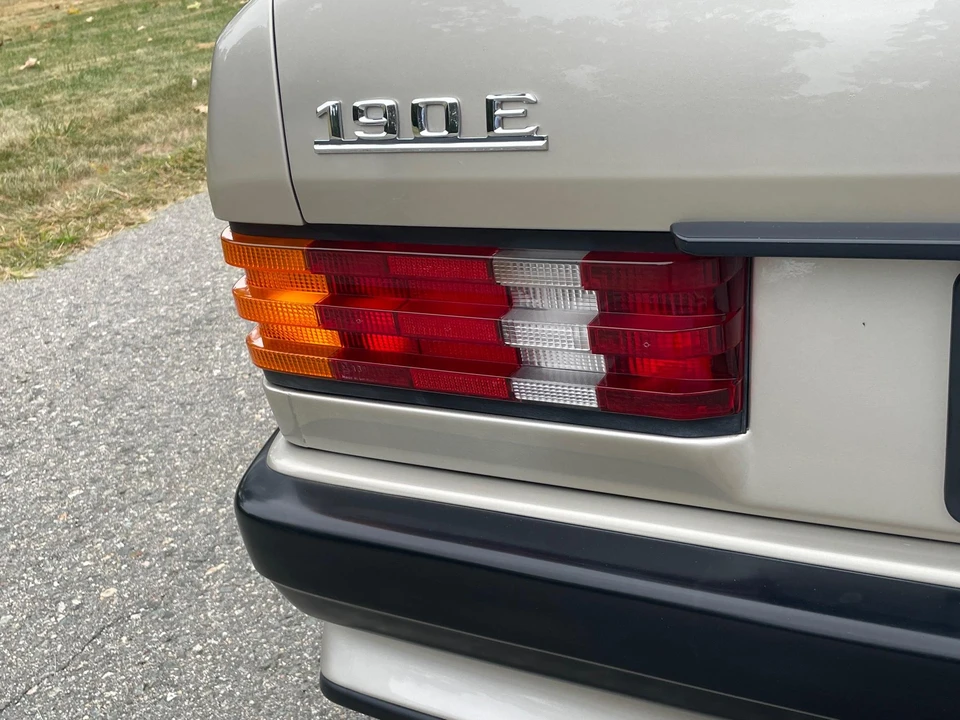 1986 Mercedes-Benz 190E 2.3-16 & 2.5-16 - Image 31 of 31