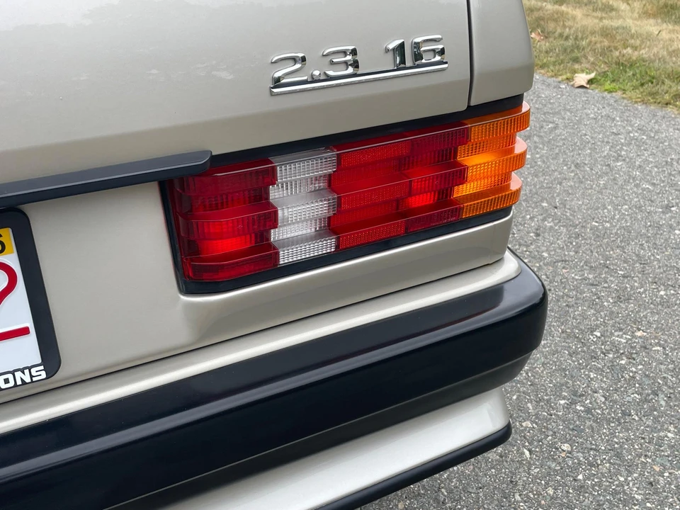 1986 Mercedes-Benz 190E 2.3-16 & 2.5-16 - Image 30 of 31