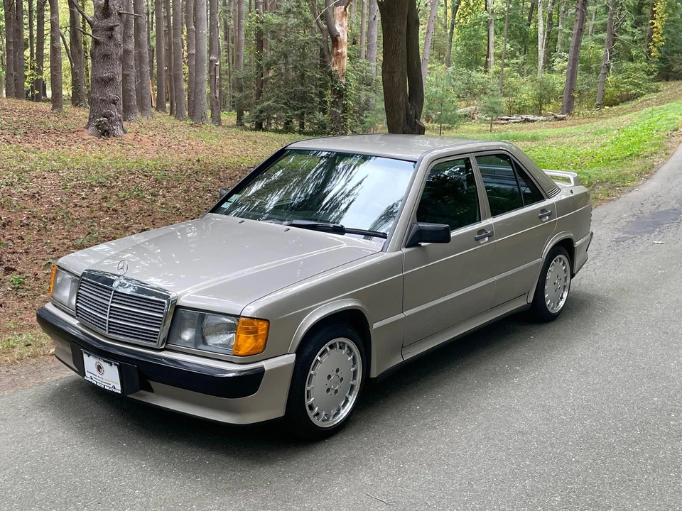 1986 Mercedes-Benz 190E 2.3-16 & 2.5-16 - Image 3 of 31