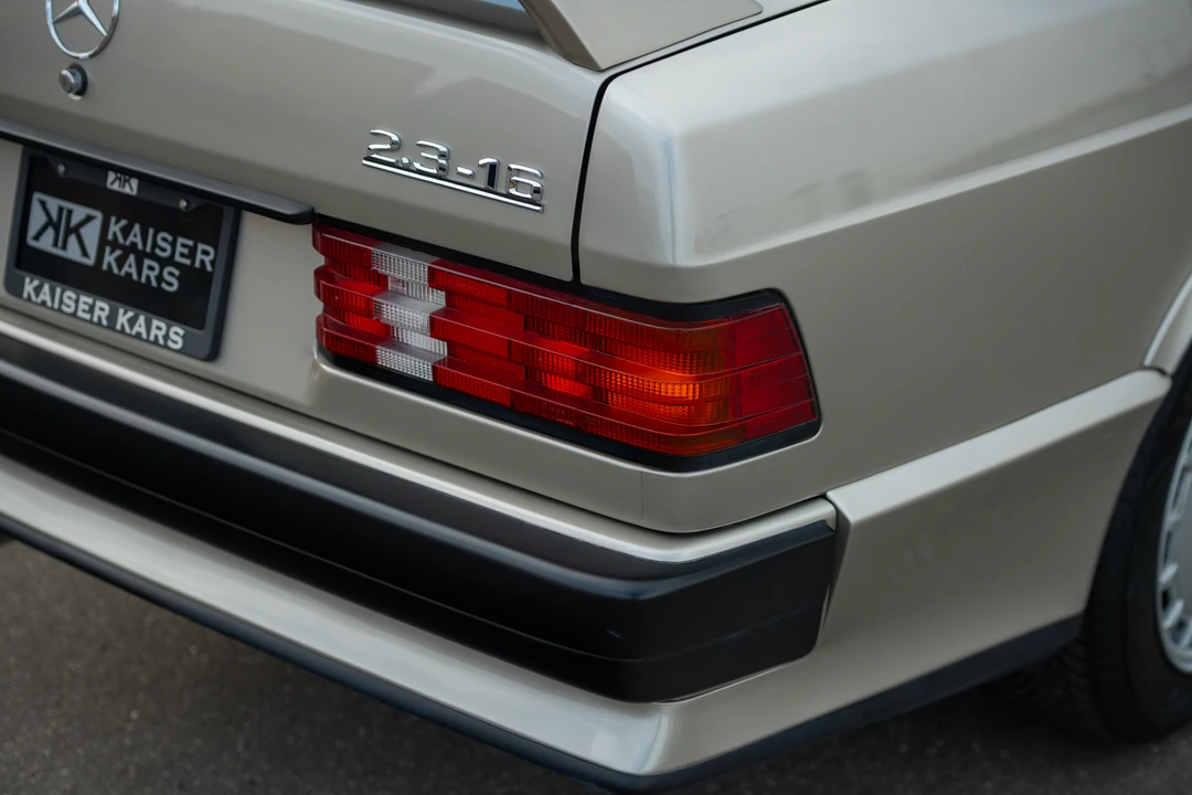 1986 Mercedes-Benz 190E 2.3-16 & 2.5-16 - Image 25 of 31