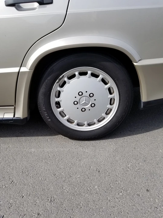 1986 Mercedes-Benz 190E 2.3-16 & 2.5-16 - Image 24 of 31