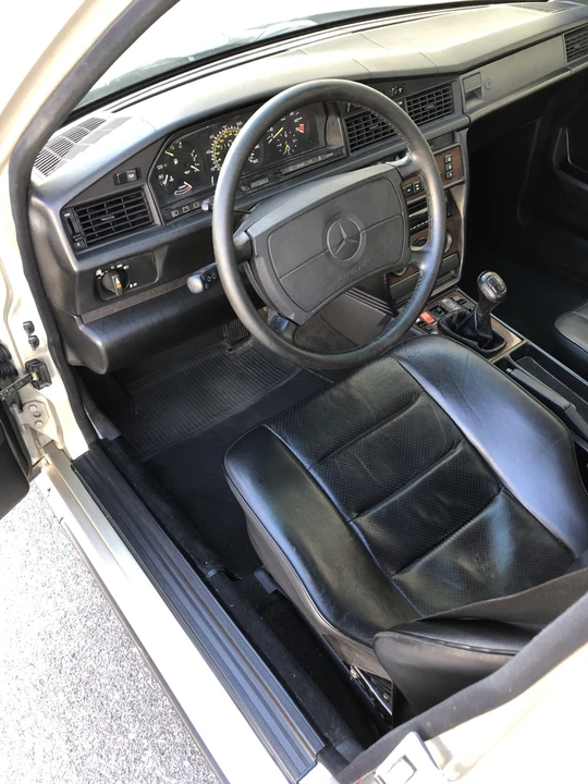 1986 Mercedes-Benz 190E 2.3-16 & 2.5-16 - Image 30 of 31