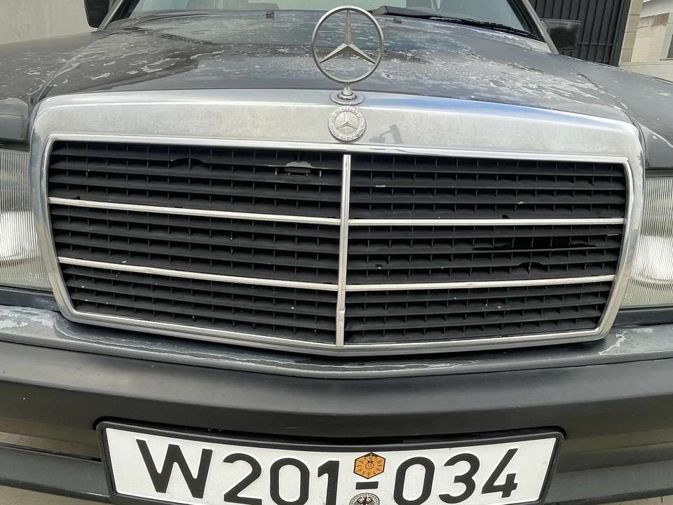 1986 Mercedes-Benz 190E 2.3-16 & 2.5-16 - Image 25 of 31