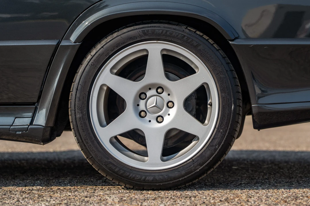 1986 Mercedes-Benz 190E 2.3-16 & 2.5-16 - Image 25 of 31