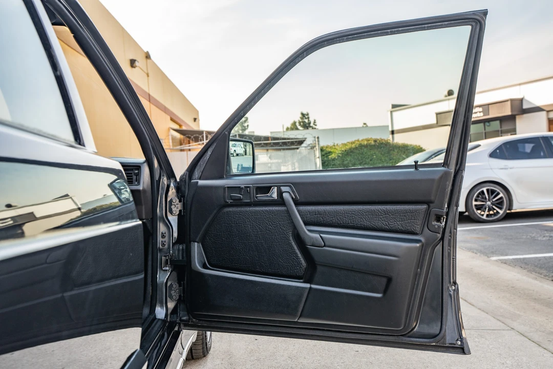 1986 Mercedes-Benz 190E 2.3-16 & 2.5-16 - Image 31 of 31