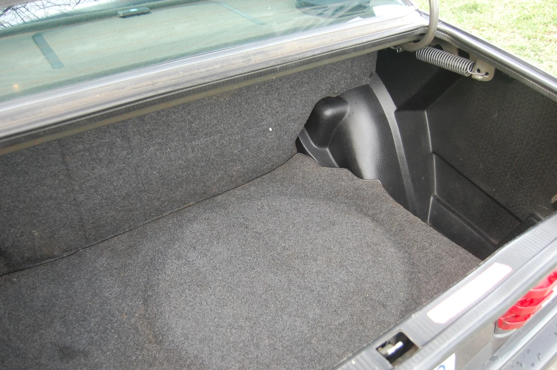 1986 Mercedes-Benz 190E 2.3-16 & 2.5-16 - Image 28 of 31
