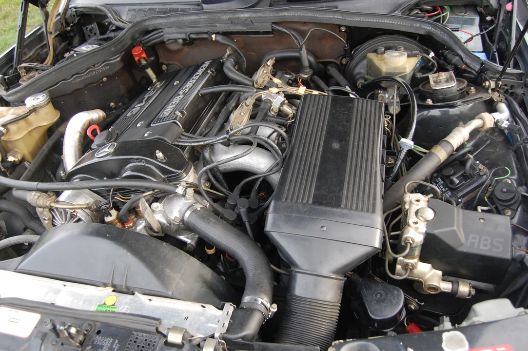 1986 Mercedes-Benz 190E 2.3-16 & 2.5-16 - Image 30 of 31