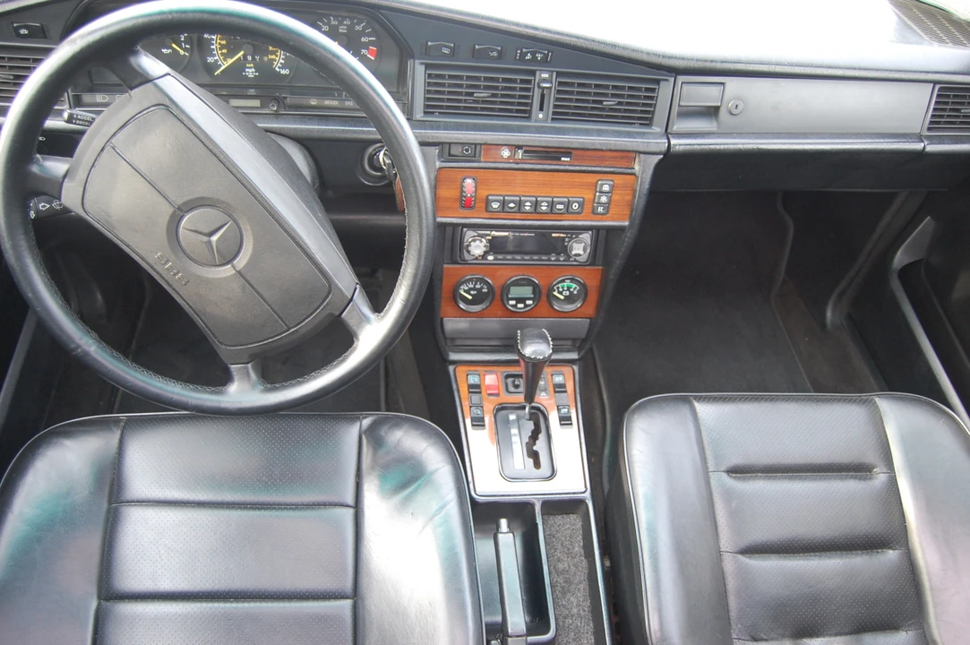 1986 Mercedes-Benz 190E 2.3-16 & 2.5-16 - Image 18 of 31
