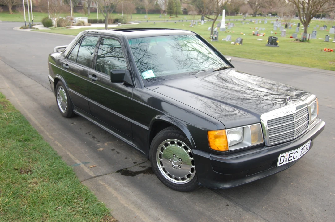 1986 Mercedes-Benz 190E 2.3-16 & 2.5-16 - Image 5 of 31