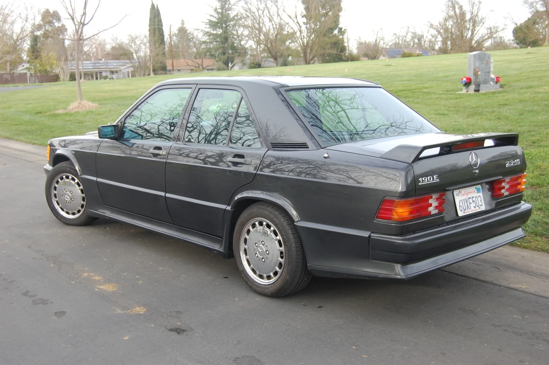 1986 Mercedes-Benz 190E 2.3-16 & 2.5-16 - Image 9 of 31