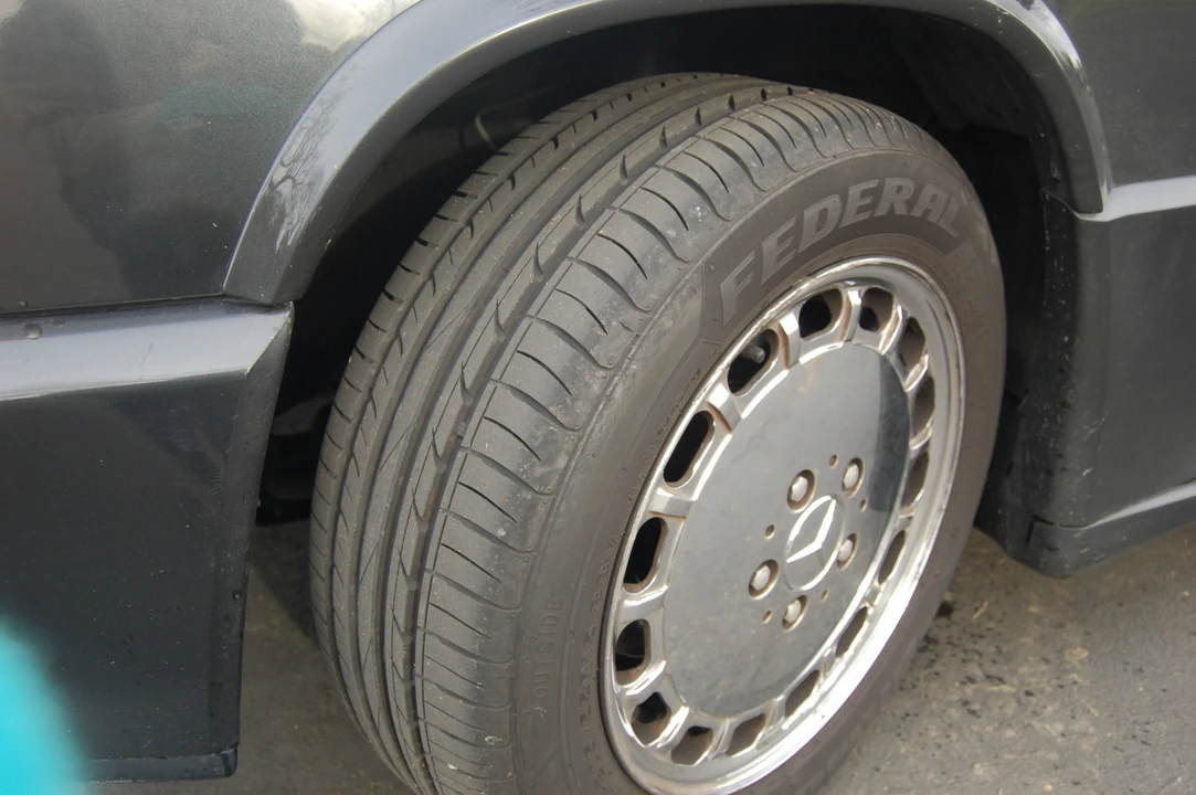 1986 Mercedes-Benz 190E 2.3-16 & 2.5-16 - Image 15 of 31
